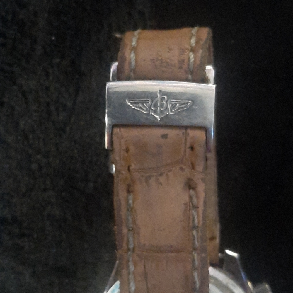 B Men's  Watch - Picture 5 of 8